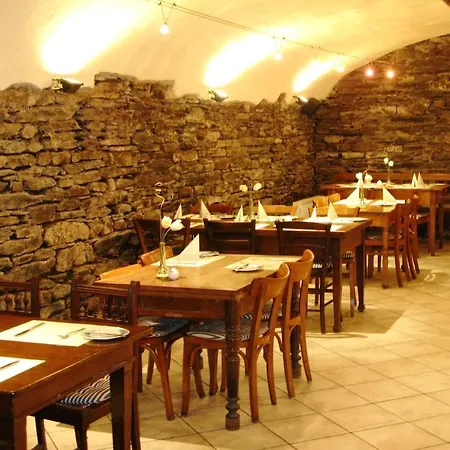 Gast Und Weinhof Beim Schneemann Valwig